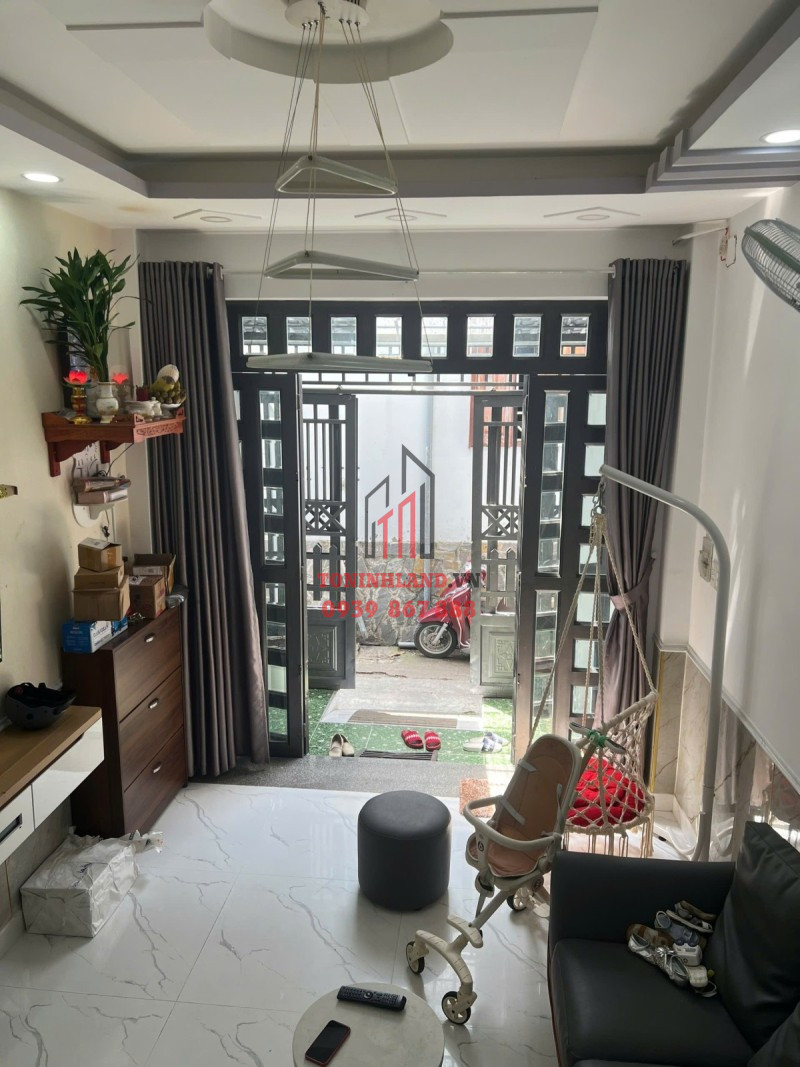 Bán nhà 3 tầng đẹp, kiên cố tại khu trung tâm Đường số 2, phường 16, Gò Vấp. Nhà có diện tích 35m² (3.3m x 10.5m), giá chỉ 4.35 tỷ, hiện đang cho thuê ổn định.