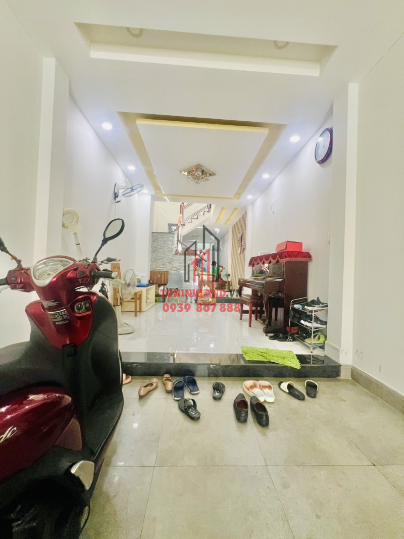 Hẻm xe tải đường Cộng Hòa, vị trí VIP, diện tích 67m², 3 tầng, ngang 3.5m, dài 19m, giá chỉ 9.9 tỷ, Phường 13, Tân Bình.
