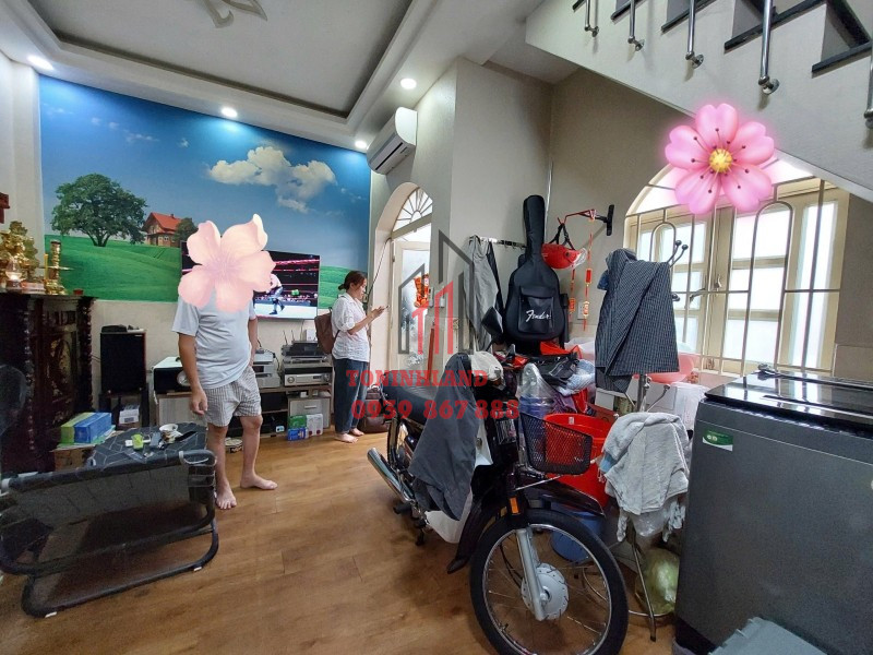 Bán nhà hẻm xe hơi thông thoáng trên đường Đất Thánh, Phường 6, Tân Bình. Diện tích 26m², giá chỉ 3.3 tỷ