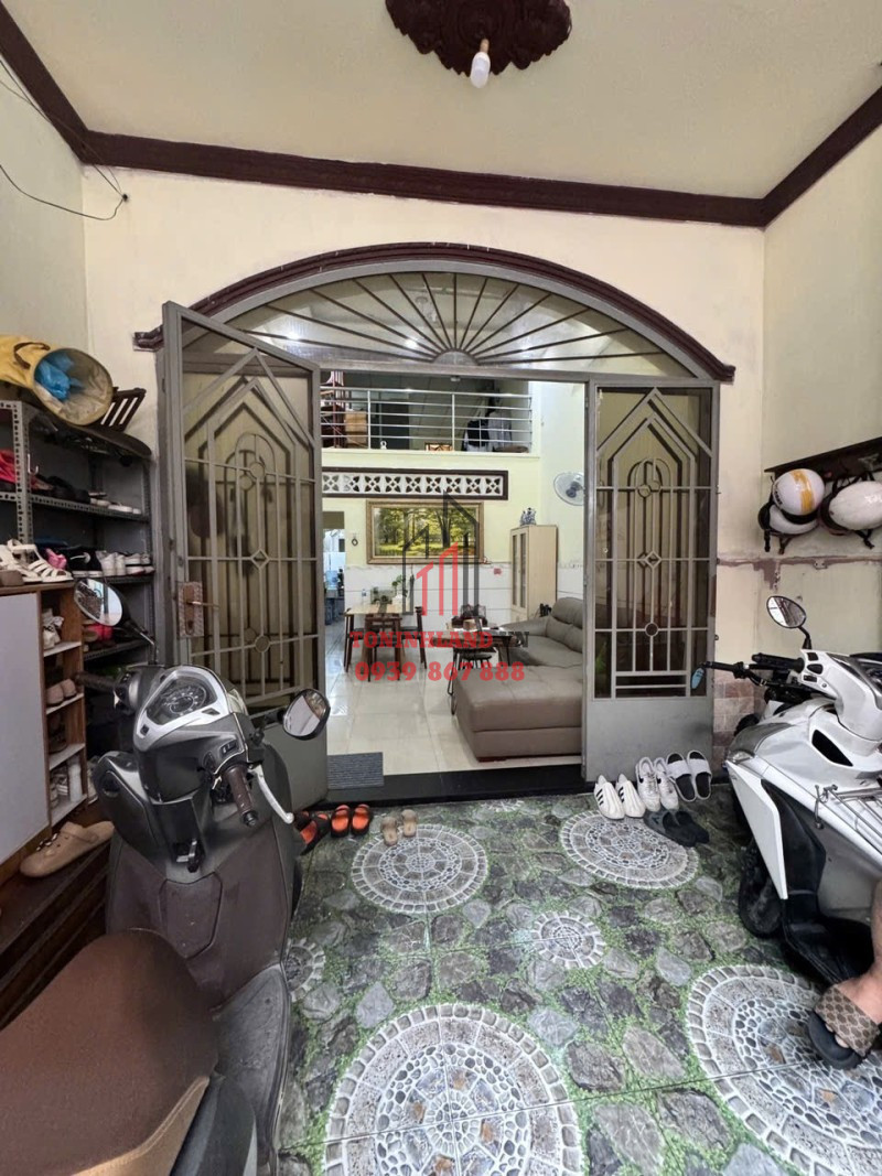 Bán nhà hẻm ba gác Hồng Lạc, diện tích 64m2, 2 tầng, ngang 4m, dài 16m, giá chỉ 5.5 tỷ tại Phường 10, Tân Bình. Đang có dòng tiền cho thuê ổn định